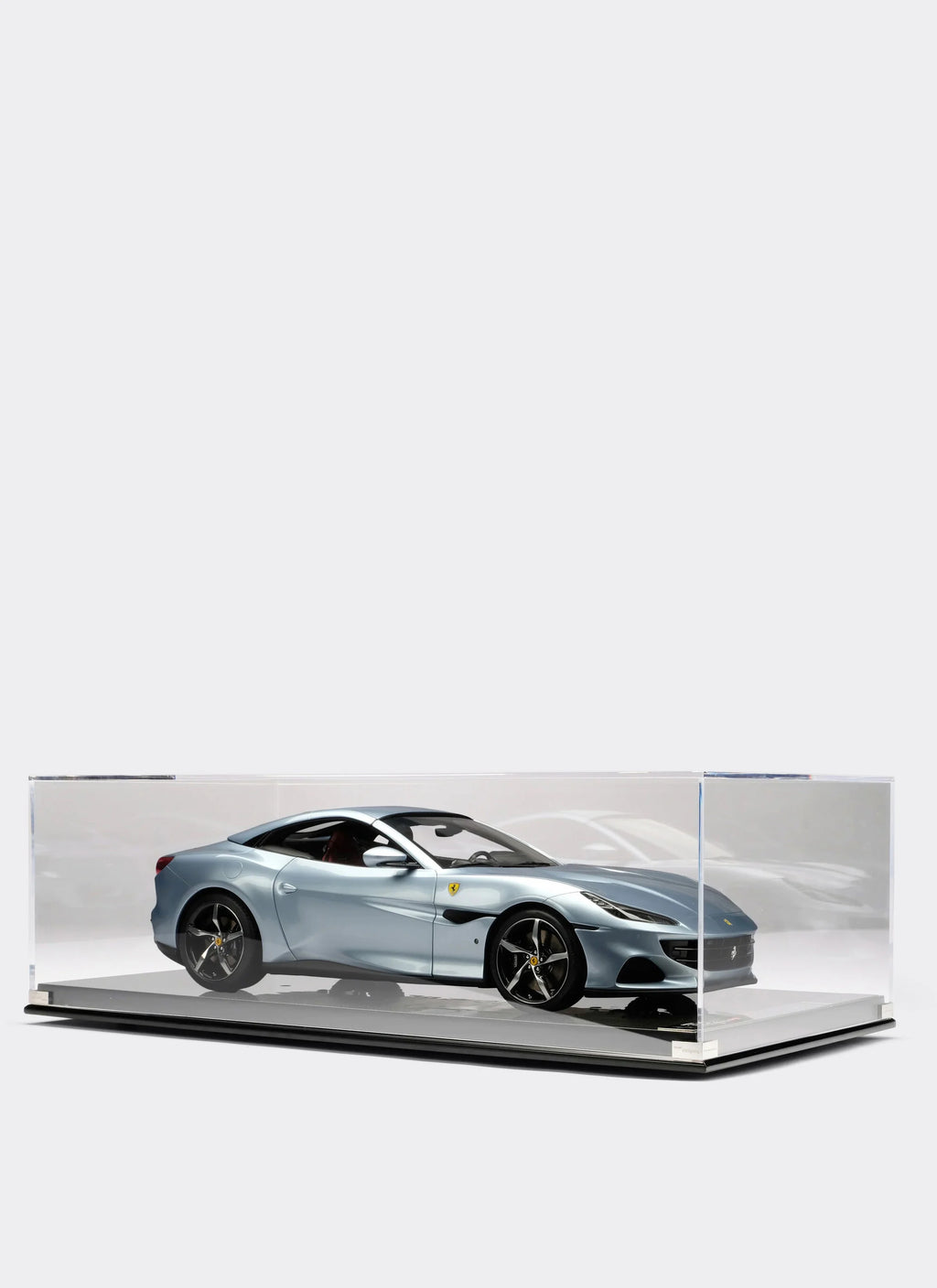 Ferrari Portofino M 1:8 scale model
