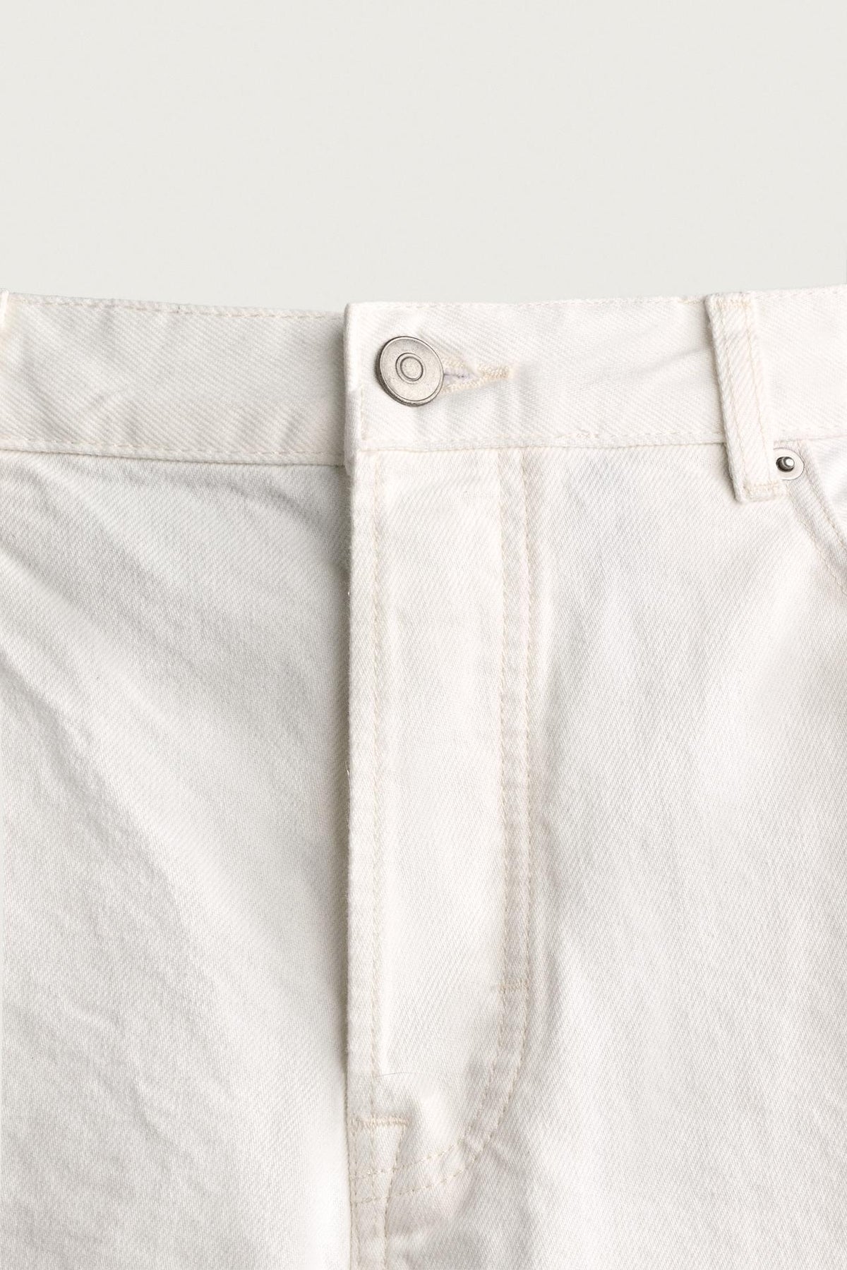 STRAIGHT FIT JEANS