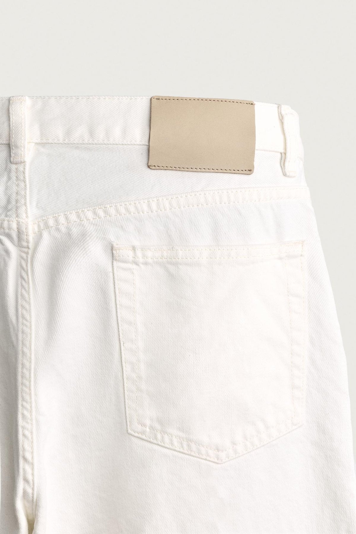 STRAIGHT FIT JEANS